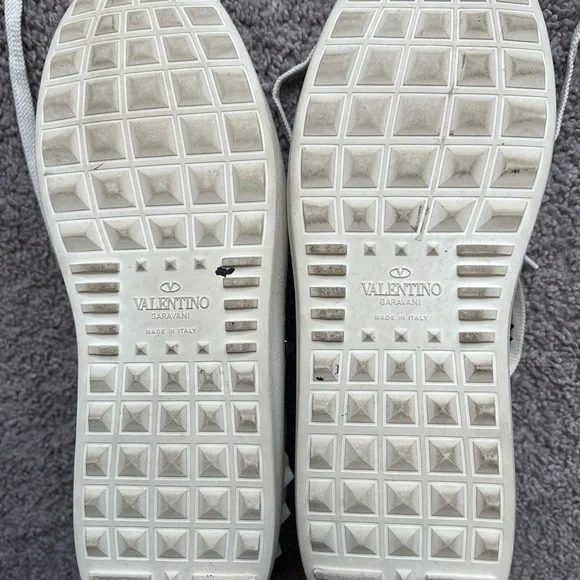 Men’s Valentino Garavani Calfskin Rockstud Untitled Sneakers. US size 7.5